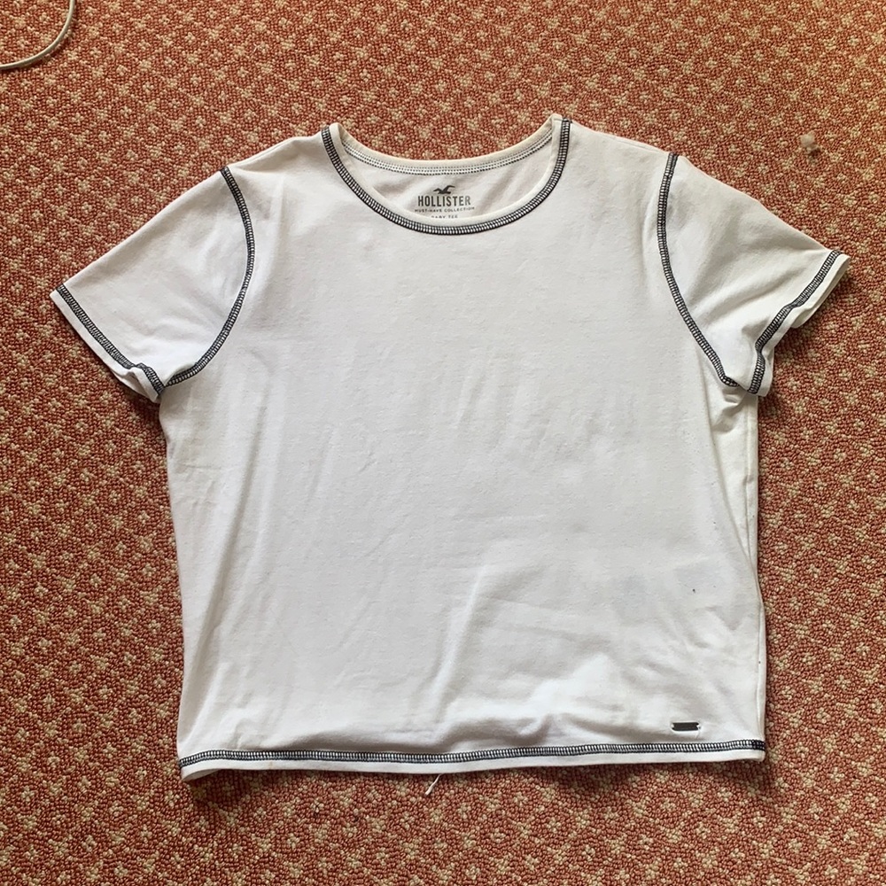 Hollister baby tee with black stitching detail. Size L